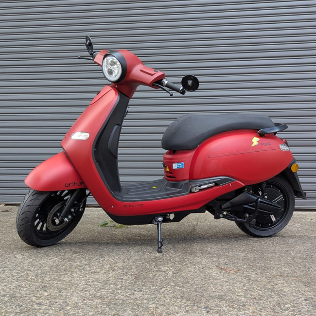 MY20 Arthur 1 Scarlet Red, Display model