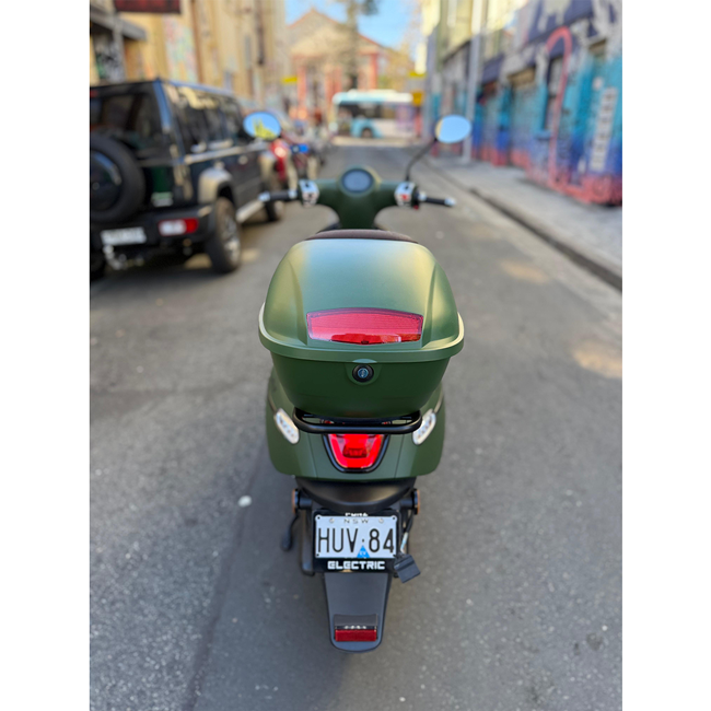 MY25 Arthur 7 Performance Racer Green with Top Case