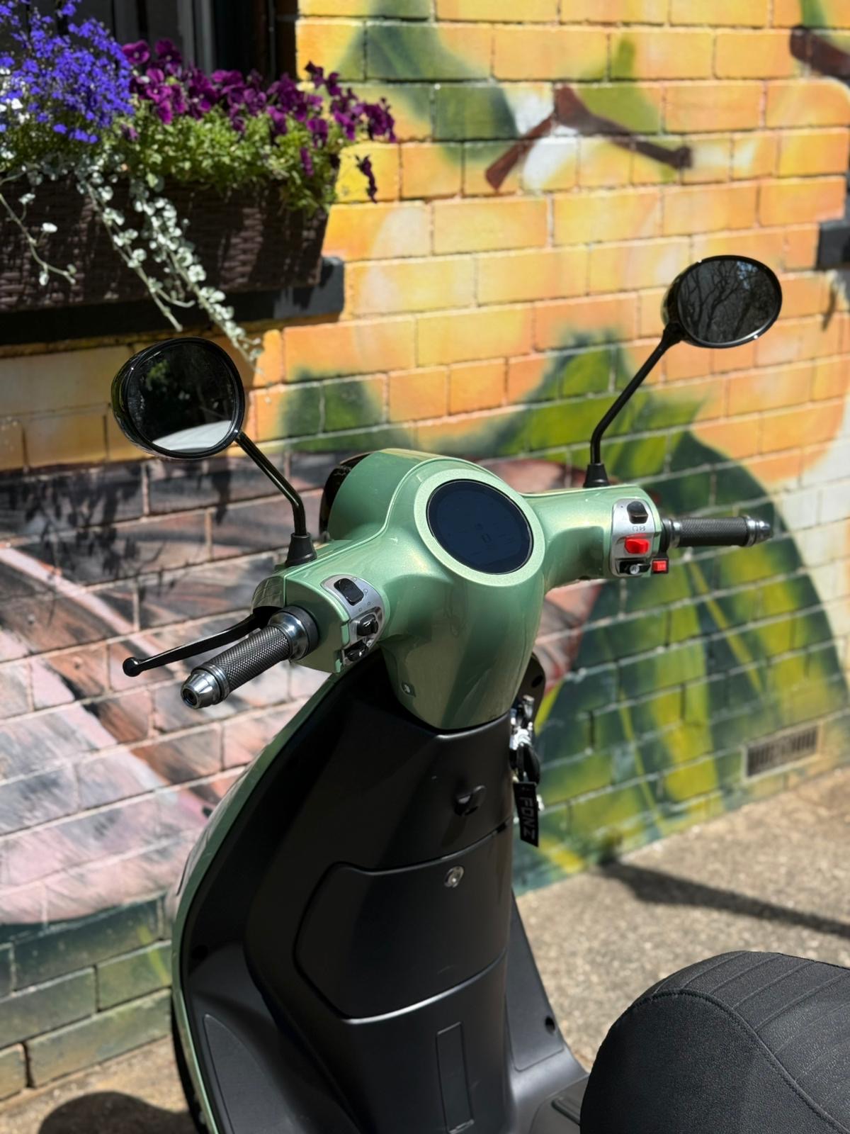 MY25 Arthur 7 Performance, Cuban Green (Demo)