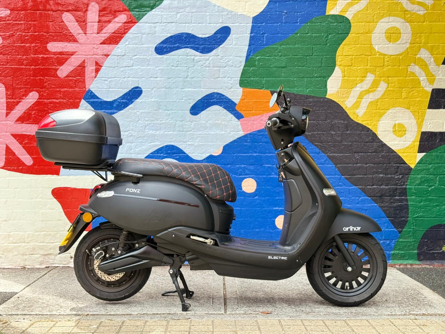 MY23 Arthur 6 Performance, Matte Black, Pre-loved