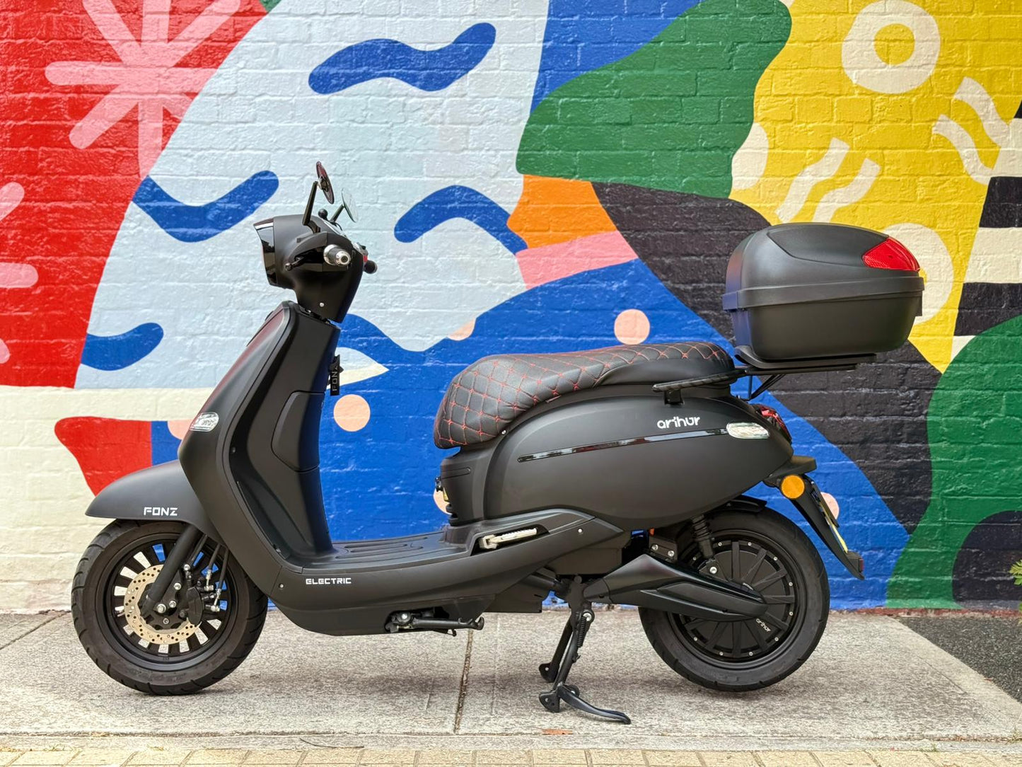 MY23 Arthur 6 Performance, Matte Black, Pre-loved