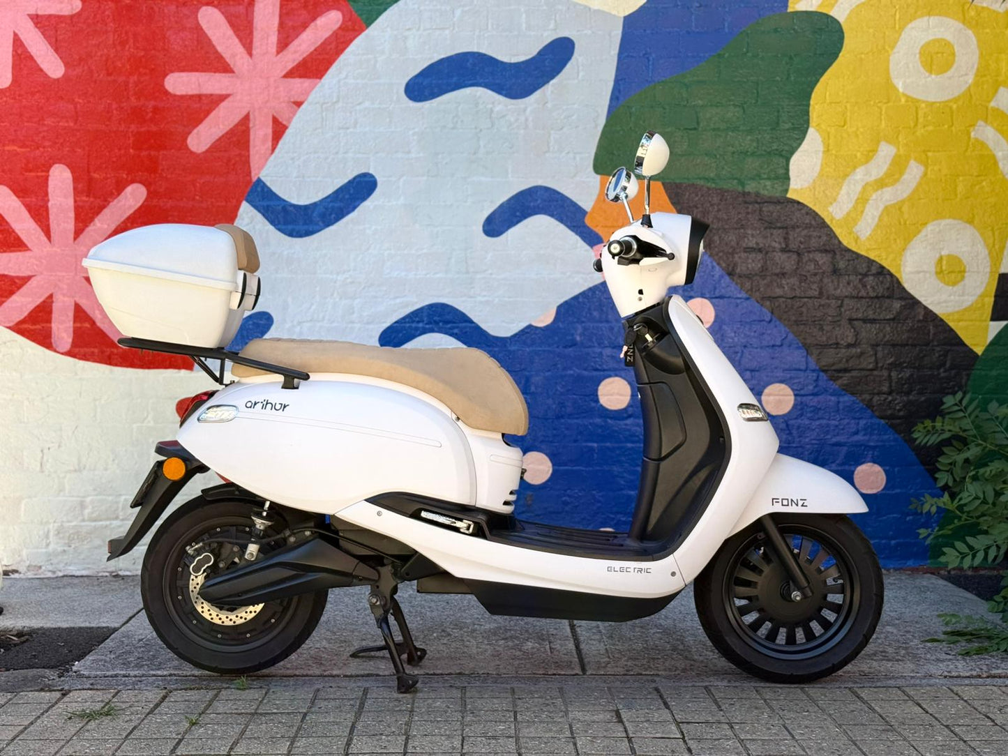 MY21 Arthur 3 Optic White, pre-loved