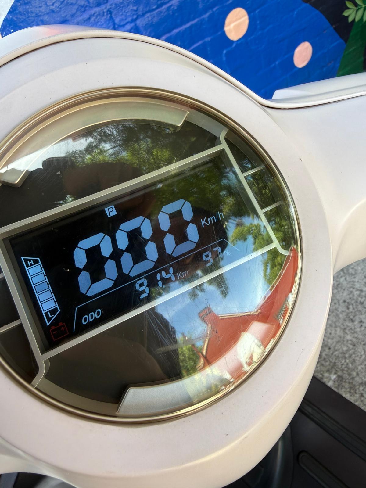 MY21 Arthur 3 Optic White, pre-loved