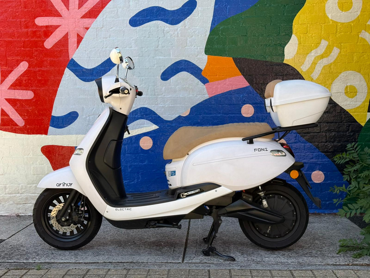 MY21 Arthur 3 Optic White, pre-loved