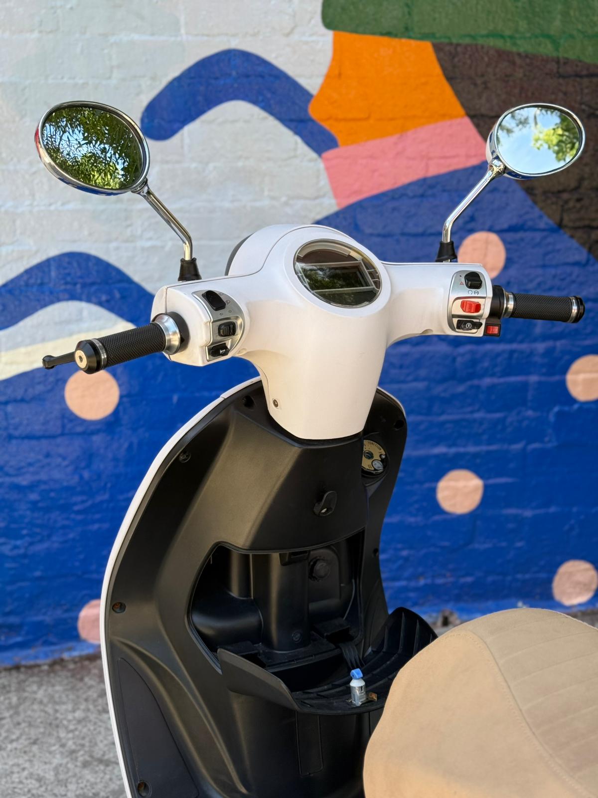 MY21 Arthur 3 Optic White, pre-loved