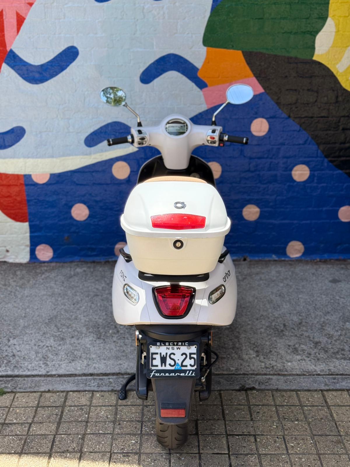 MY21 Arthur 3 Optic White, pre-loved